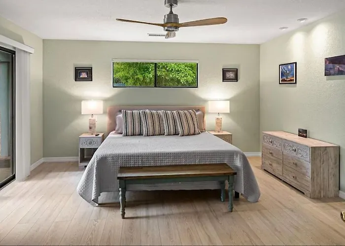 Spacious W 4 Bedroom Contemporary House! Sedona