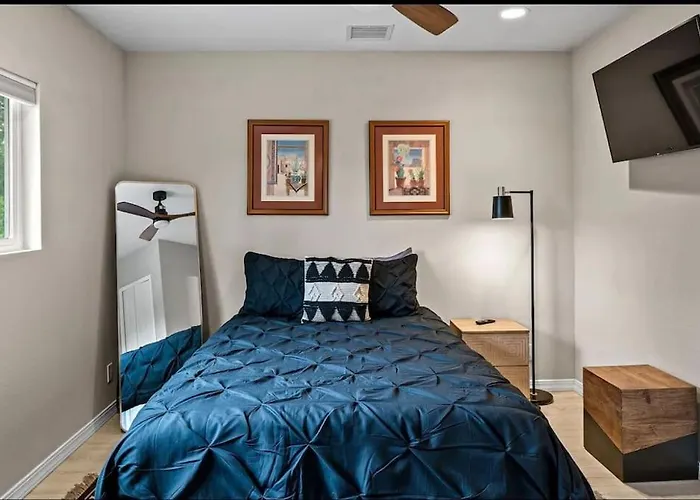 Spacious W 4 Bedroom Contemporary House! *