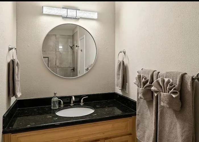 Spacious W 4 Bedroom Contemporary House! Holiday home *