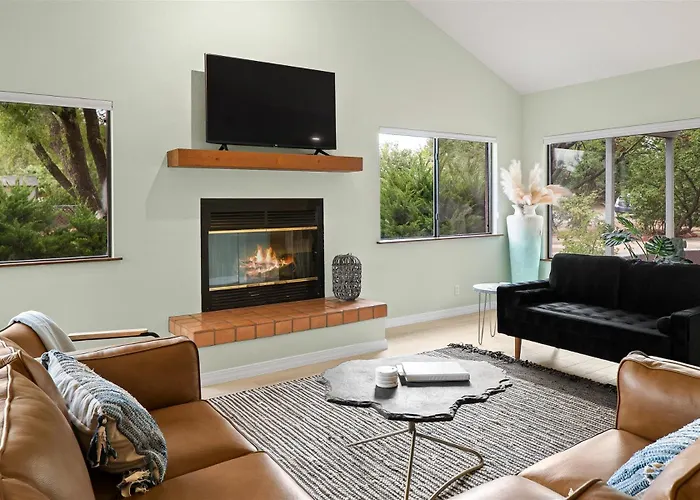 Holiday home Spacious W 4 Bedroom Contemporary House!