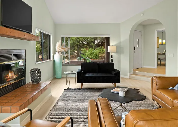 Holiday home Spacious W 4 Bedroom Contemporary House!