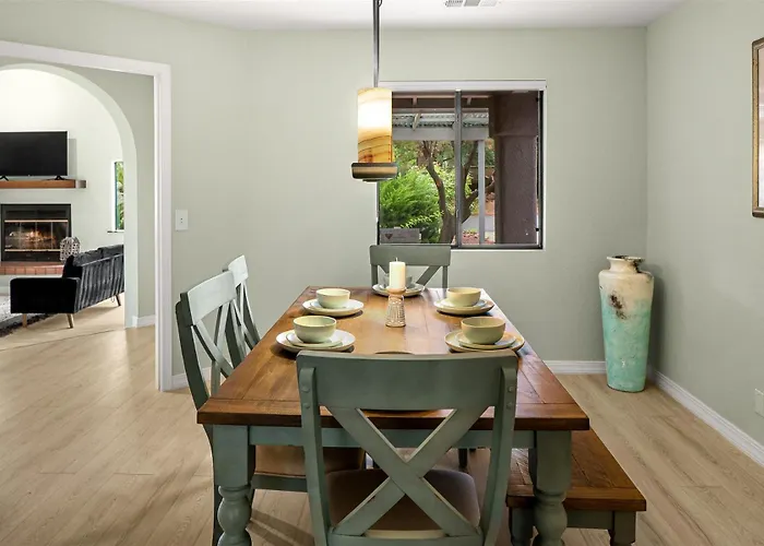 Spacious W 4 Bedroom Contemporary House! Holiday home