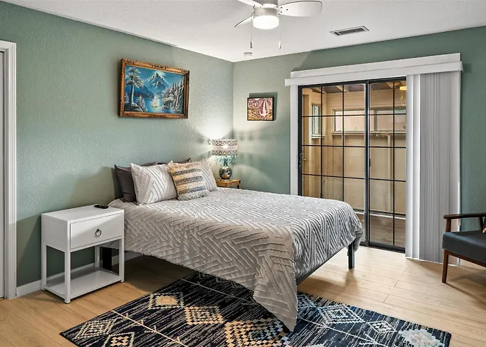 Spacious W 4 Bedroom Contemporary House! Sedona